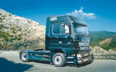 Italeri 3841 MB Black Actros