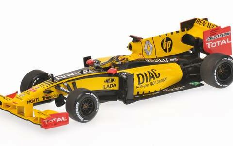 RENAULT F1 TEAM R30 - CAR # 11 - 2010