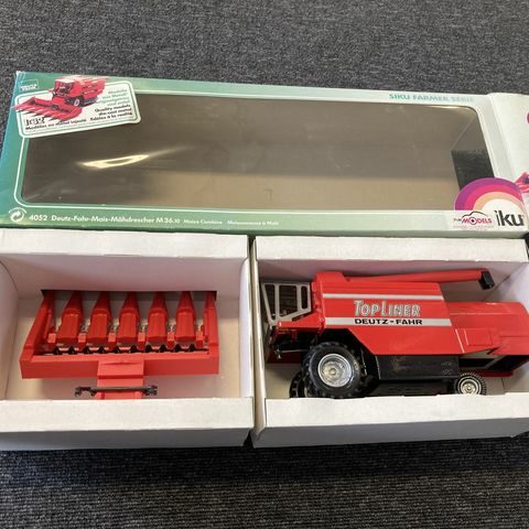 SIKU Deutz-Fahr-Mais-Mähdrescher M36.10 SIKU 4052