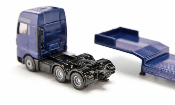 MAN LKW mit Tieflader und JCB Radlader – Bild 3