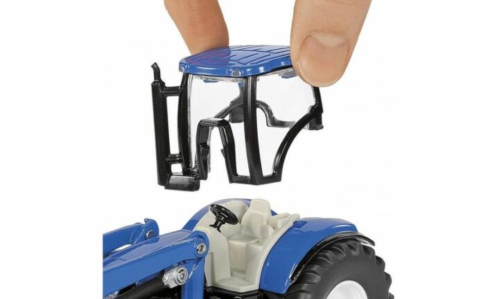 New Holland mit Frontlader und Strautmann Futtermischwagen – Bild 3