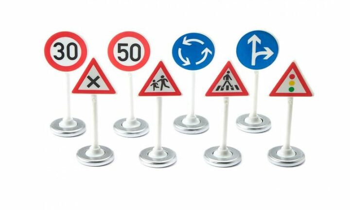 Ampeln mit Verkehrsschildern – Bild 3