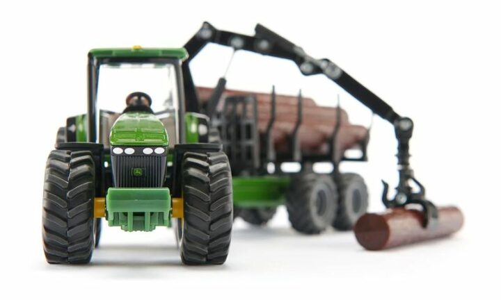 Traktor mit Forstanhänger – Bild 2