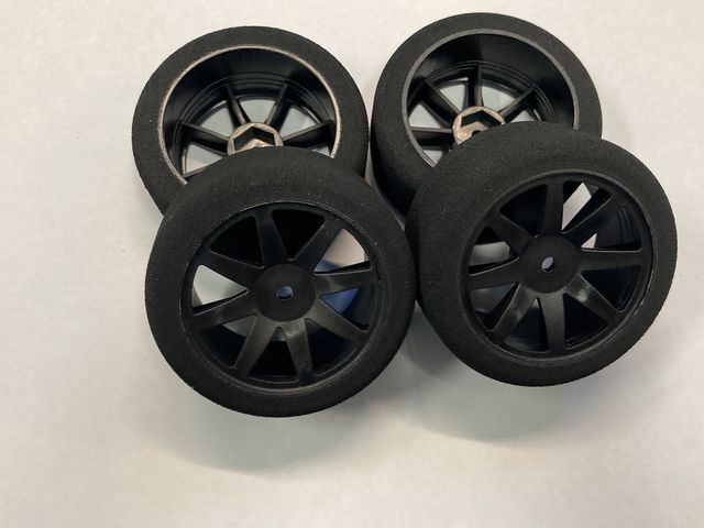 TW Räder SET Front 26mm 32° und Heck 30mm 37°  CAR