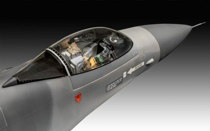 Revell 03802 50. Jahrestag der F-16 Falcon – Bild 4